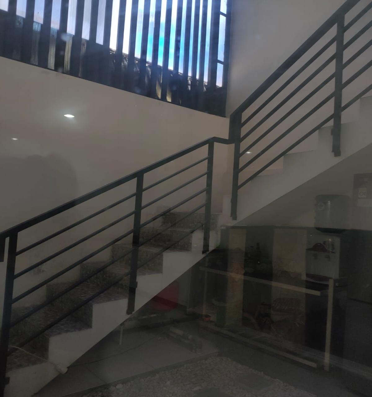Rumah Dua Lantai Minimalis Modern Asri dan Terawat Dalam Cluster - Foto 10
