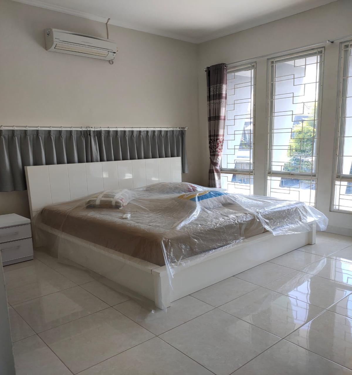 Rumah Dua Lantai Minimalis Modern Asri dan Terawat Dalam Cluster - Foto 11