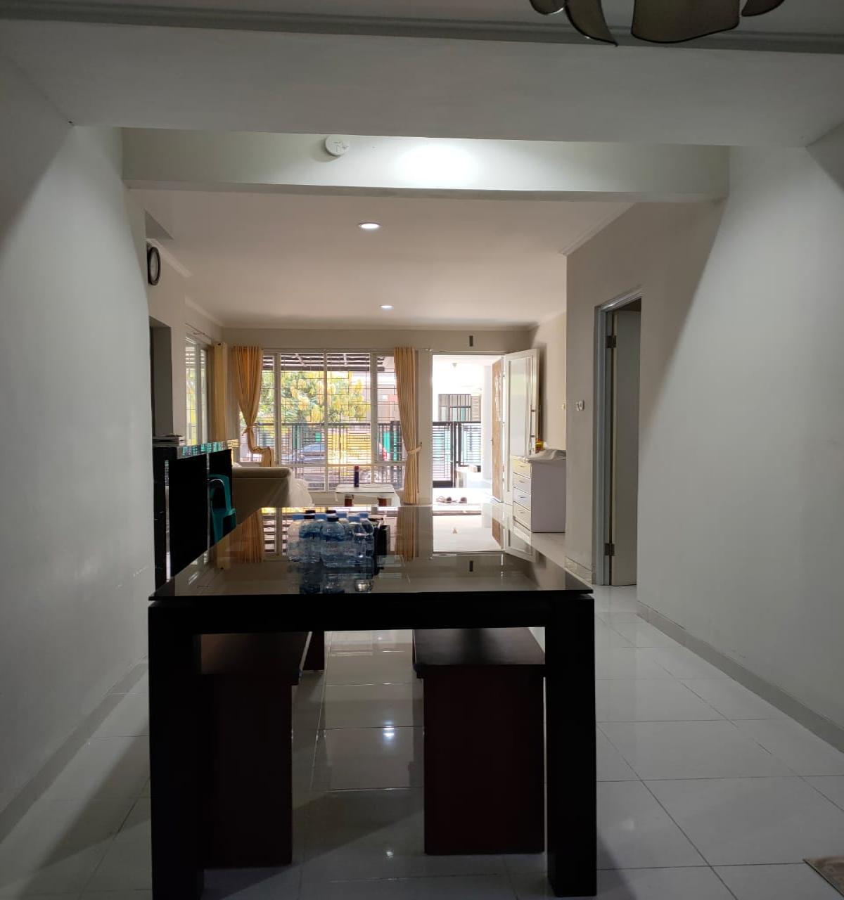 Rumah Dua Lantai Minimalis Modern Asri dan Terawat Dalam Cluster - Foto 12