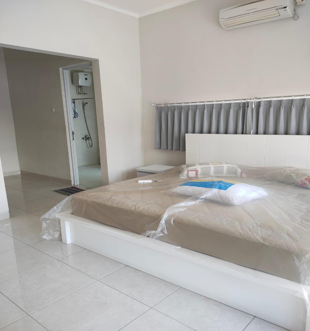 Rumah Dua Lantai Minimalis Modern Asri dan Terawat Dalam Cluster - Foto 14