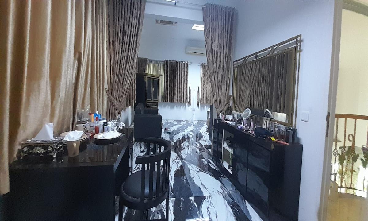 Rumah Luas Dan Mewah Dengan Private Pool Dijual Di Puri Hijau Town House, Ciputat - Foto 4