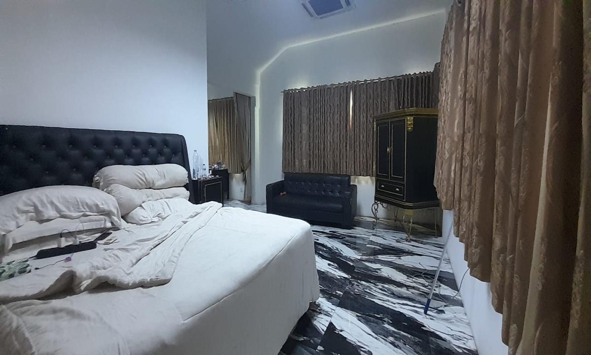 Rumah Luas Dan Mewah Dengan Private Pool Dijual Di Puri Hijau Town House, Ciputat - Foto 5
