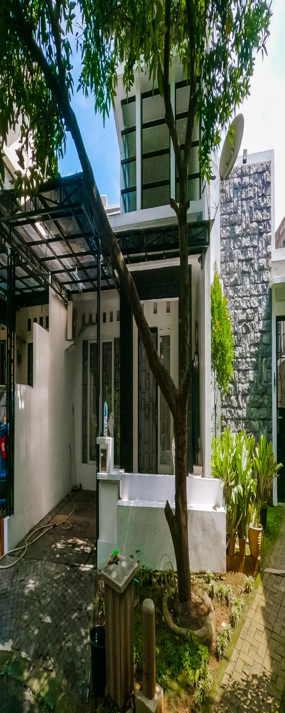 Rumah Hoek Luas 207m² Dijual Murah di Graha Raya Cluster Venice
