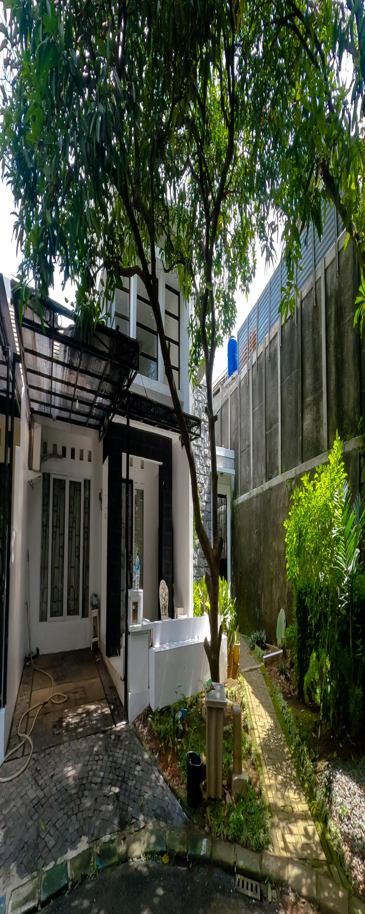 Rumah Hoek Luas 207m² Dijual Murah di Graha Raya Cluster Venice - Foto 2