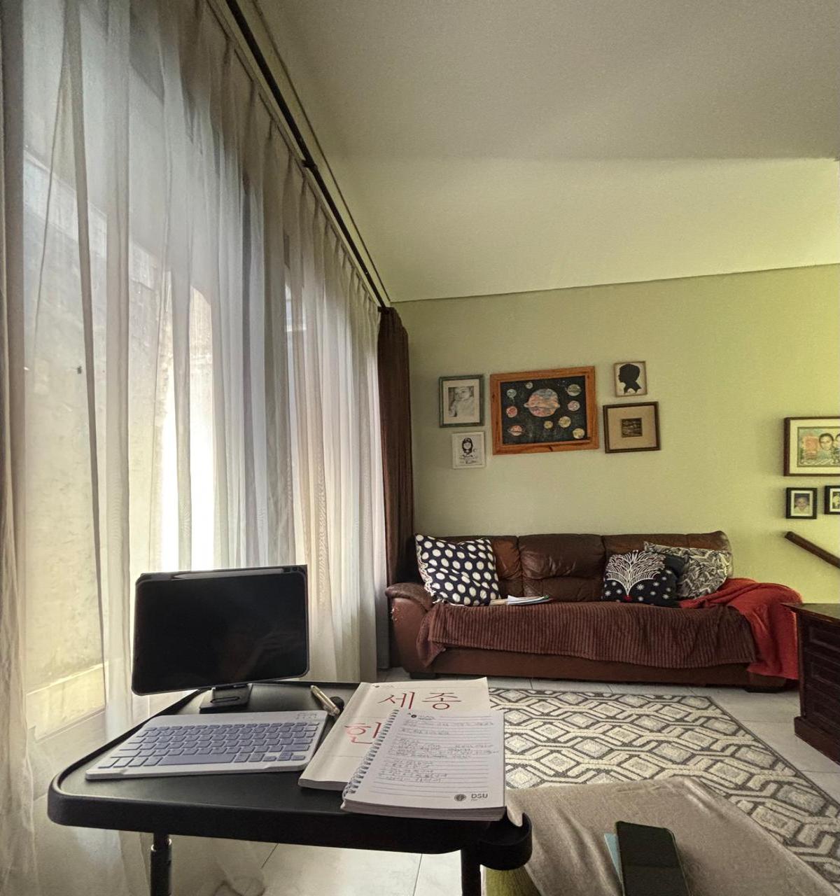 Rumah minimalis 2 lantai di Emerald Bintaro Tangerang Selatan - Foto 5