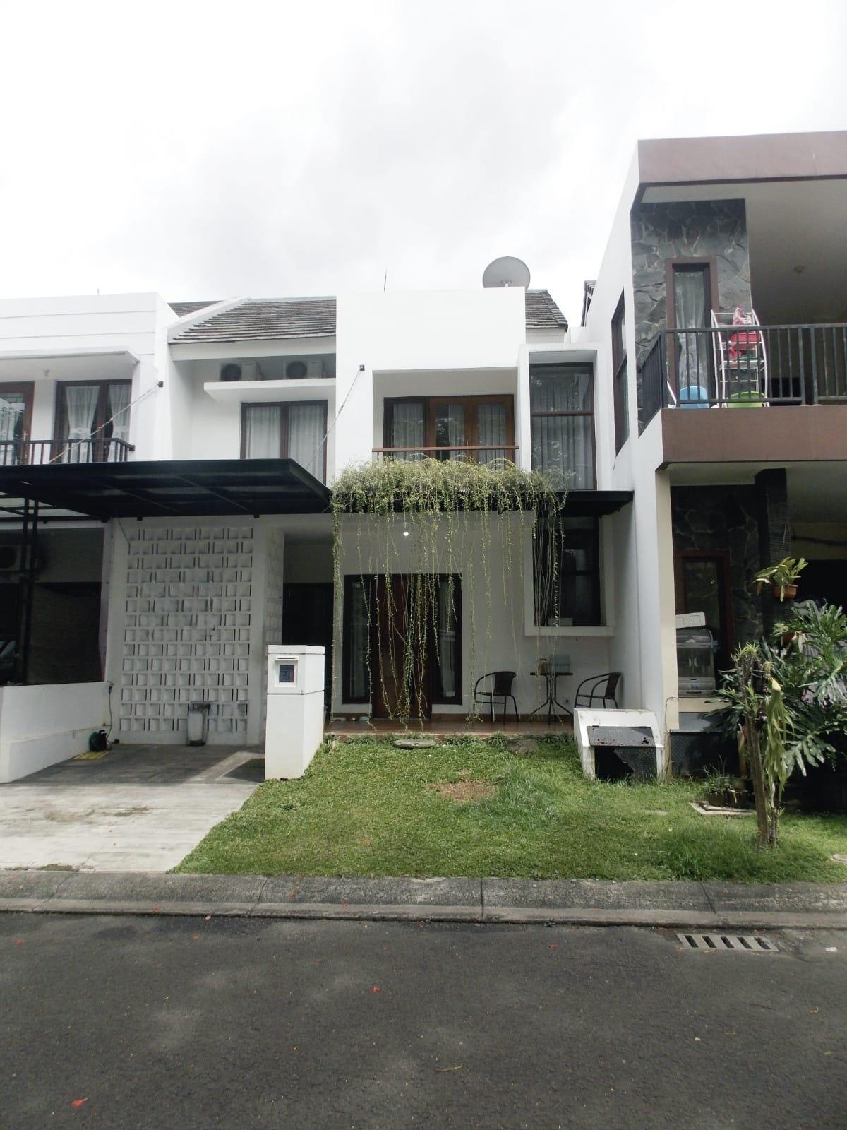Rumah minimalis 2 lantai di Emerald Bintaro Tangerang Selatan - Foto 9