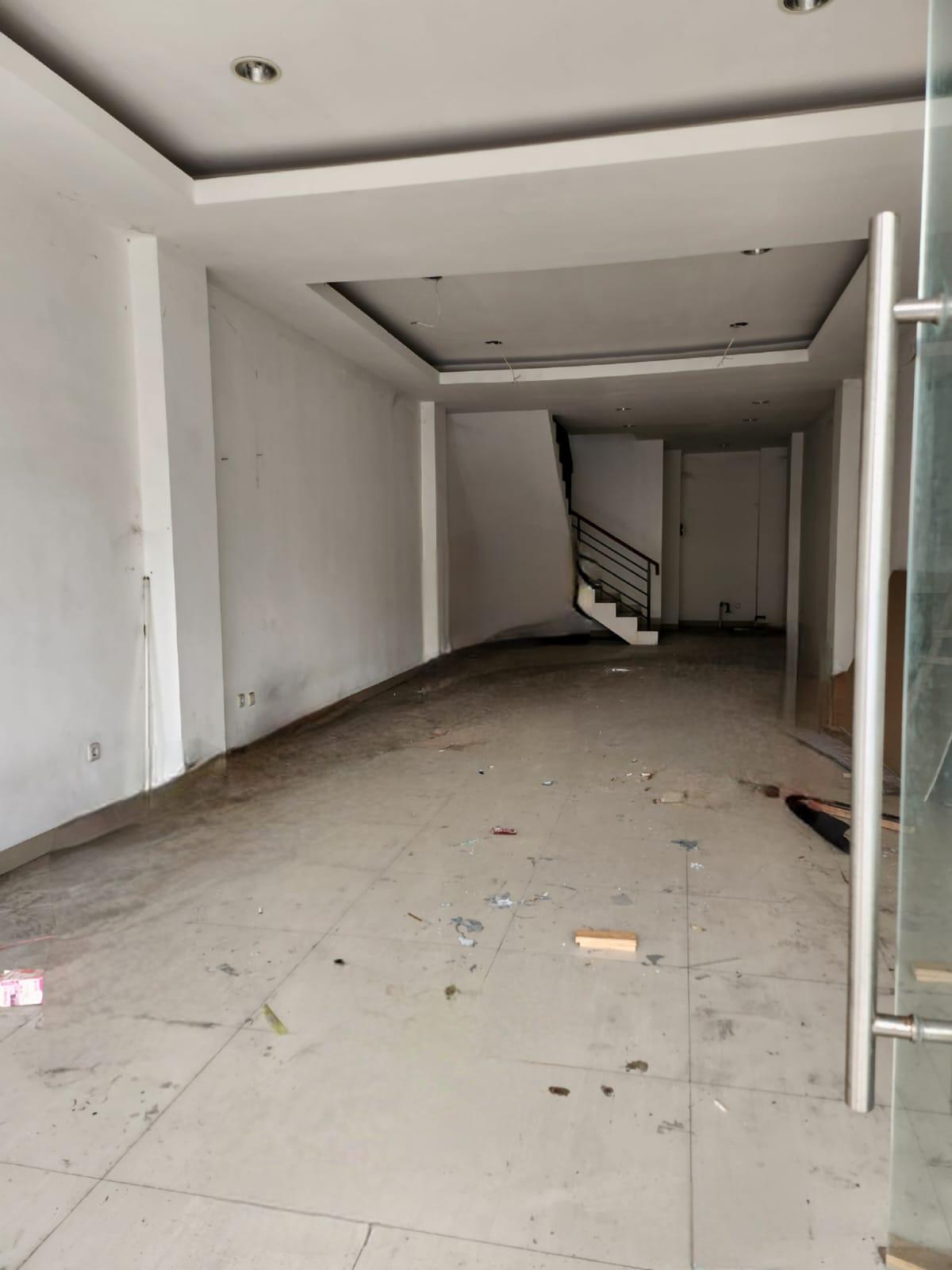 Disewakan Ruko Kosong 4 Lantai di Benhil Jakarta Pusat RW - Foto 4