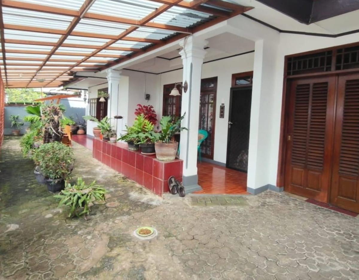 Dijual Rumah Luas 300 m² di Perumahan Peruri Ciledug, Kota Tangerang - Foto 2