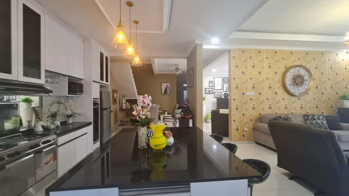 Dijual Rumah Mewah Modern Minimalis, Pusat Kota di Serengan Solo - Foto 2
