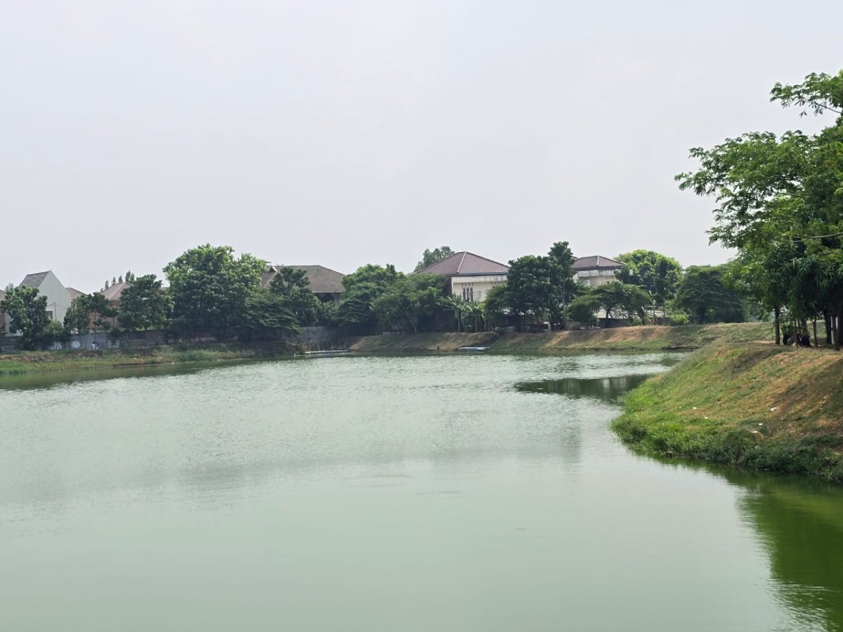 Hidden gem: Ex Kantor 2 lantai, lokasi strategis dekat jl ry cileduk dan gerbang tol Cileduk, Jakarta Selatan, sisi belakang lokasi ada telaga - Foto 5