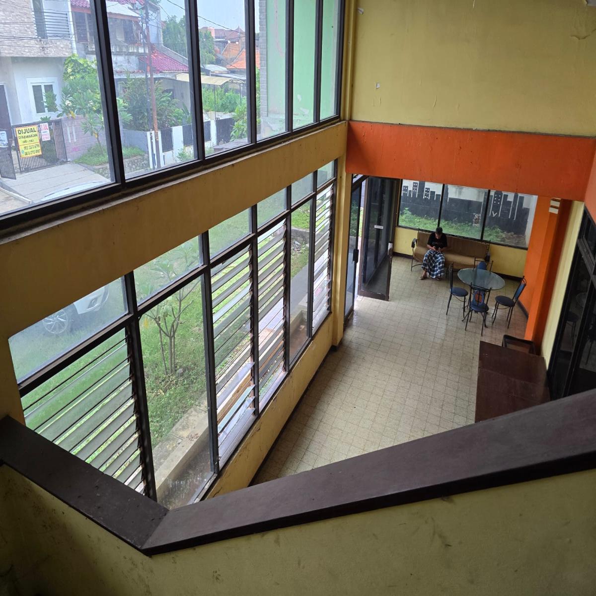 Ex Kantor 2 lantai, lokasi strategis dekat jl ry cileduk dan gerbang tol Cileduk, Jakarta Selatan, sisi belakang lokasi ada telaga - Foto 3