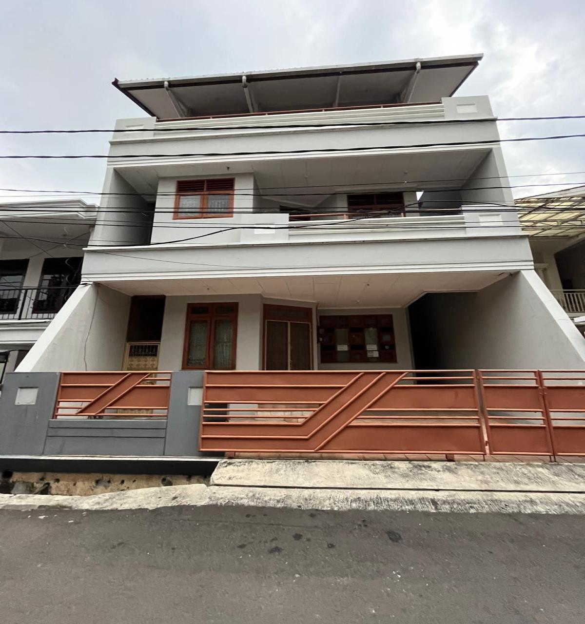 Sewa Rumah Luas 9,5 X 16 di daerah Tawakal Tomang Jakarta Barat EF