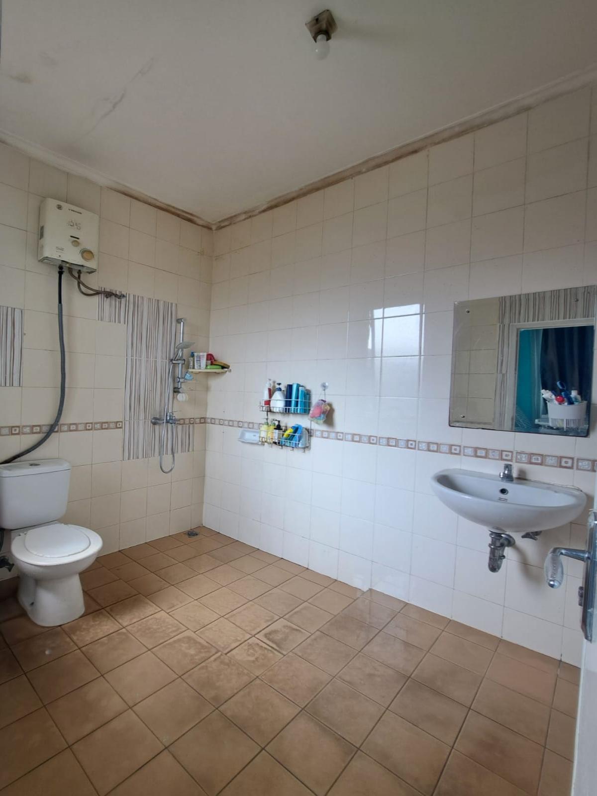Jual Butuh Uang Rumah di Legenda Wisata Cibubur Kota Bogor BM - Foto 4