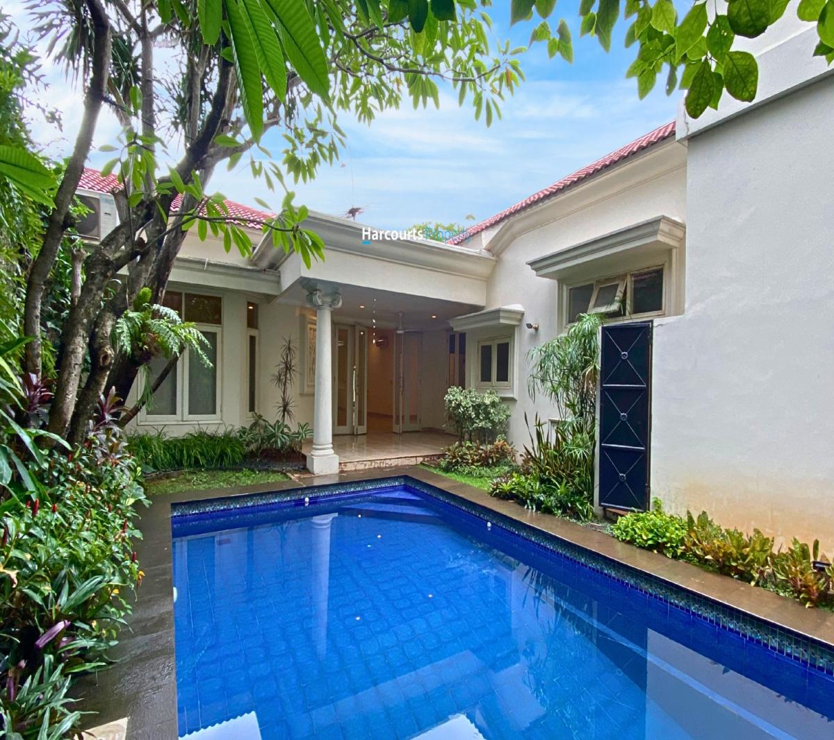 Disewakan Rumah Klasik Tropical, Asri dan Strategis Di Jl. Jeruk Purut - Kemang, Jakarta Selatan - Foto 3