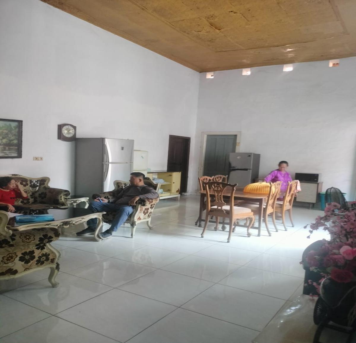 Rumah Lokasi Strategis  Pinggir jalan  Imam bonjol Semarang