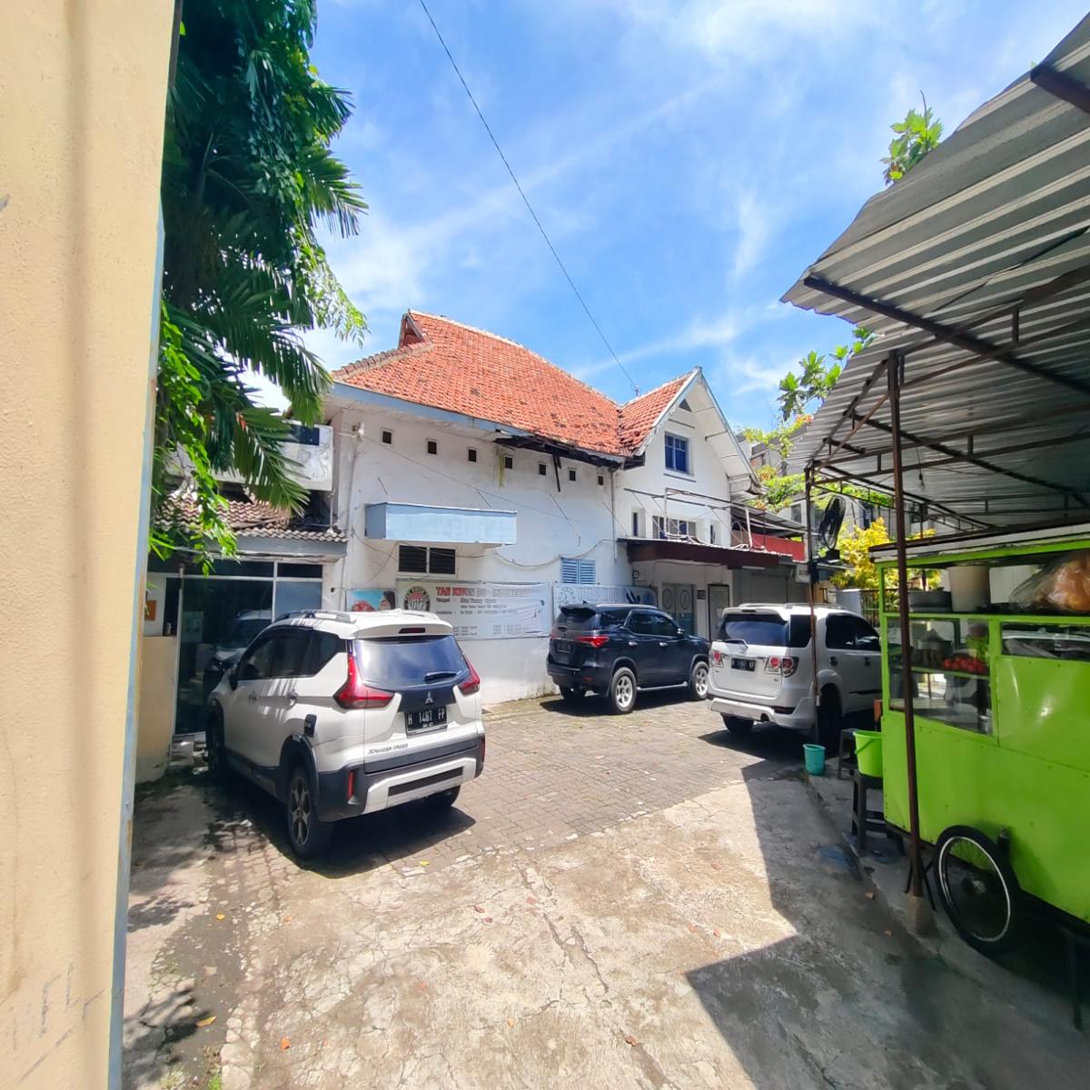 Rumah Lokasi Strategis  Pinggir jalan  Imam bonjol Semarang - Foto 2