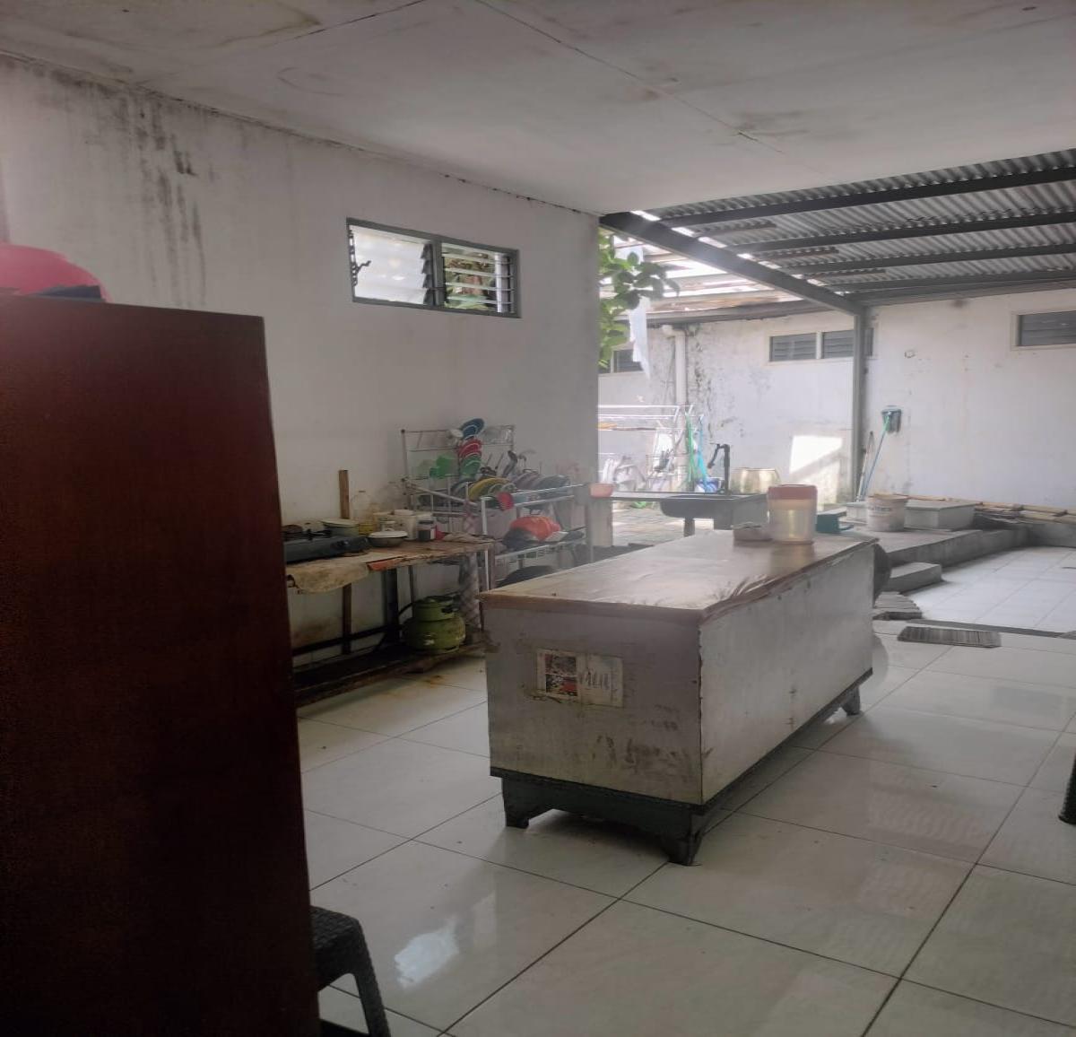 Rumah Lokasi Strategis  Pinggir jalan  Imam bonjol Semarang - Foto 3