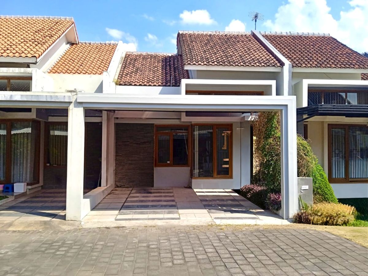 Dijual Rumah Bagus Siap Pakai  ( Full Furnished )  Lokasi : Cluster Elite  di Pabelan, Dekat Colomadu