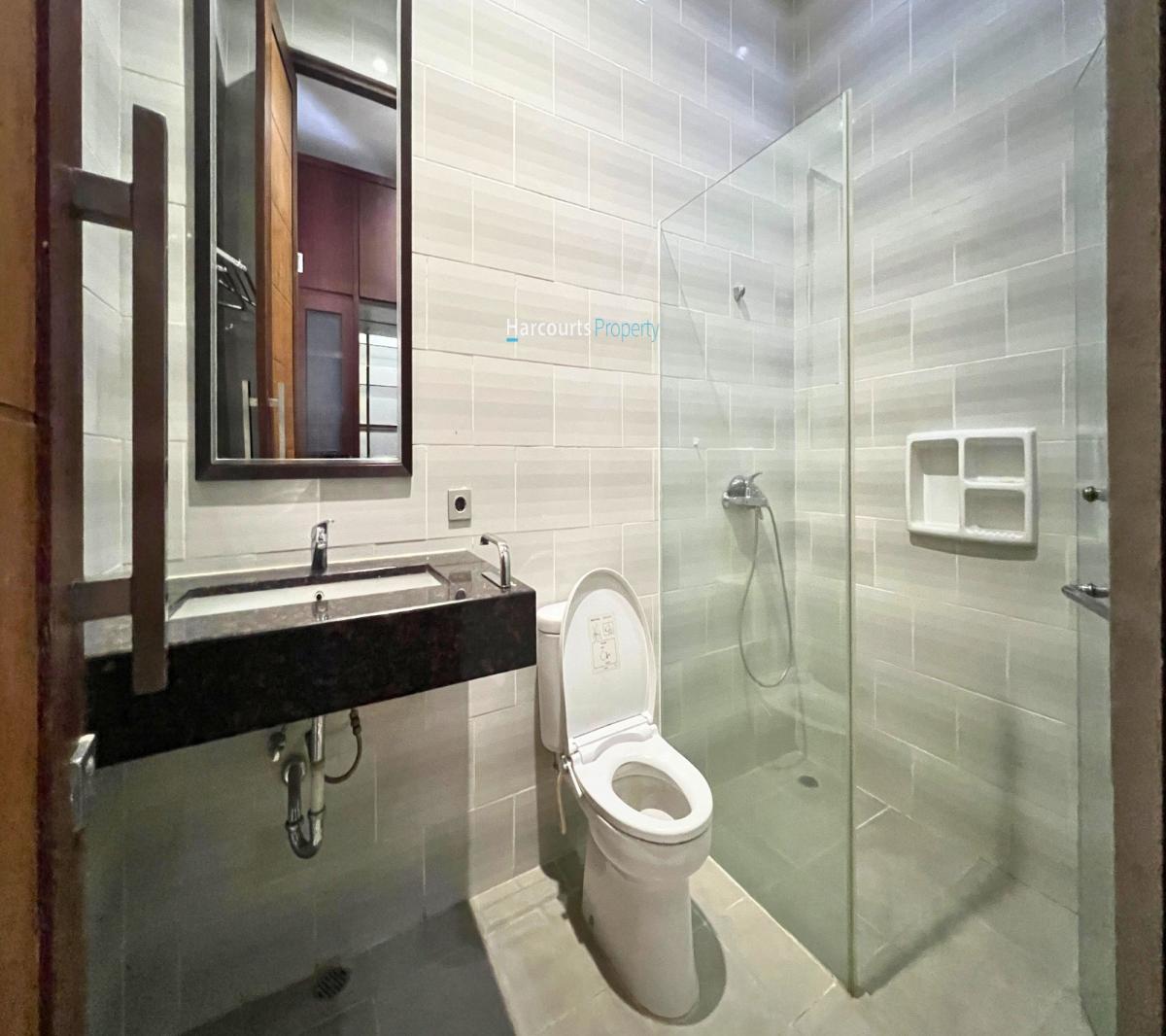 Pondok Indah Area, Disewakan Rumah Mewah Modern Ethinc dekat JIS Terogong, Jakarta Selatan