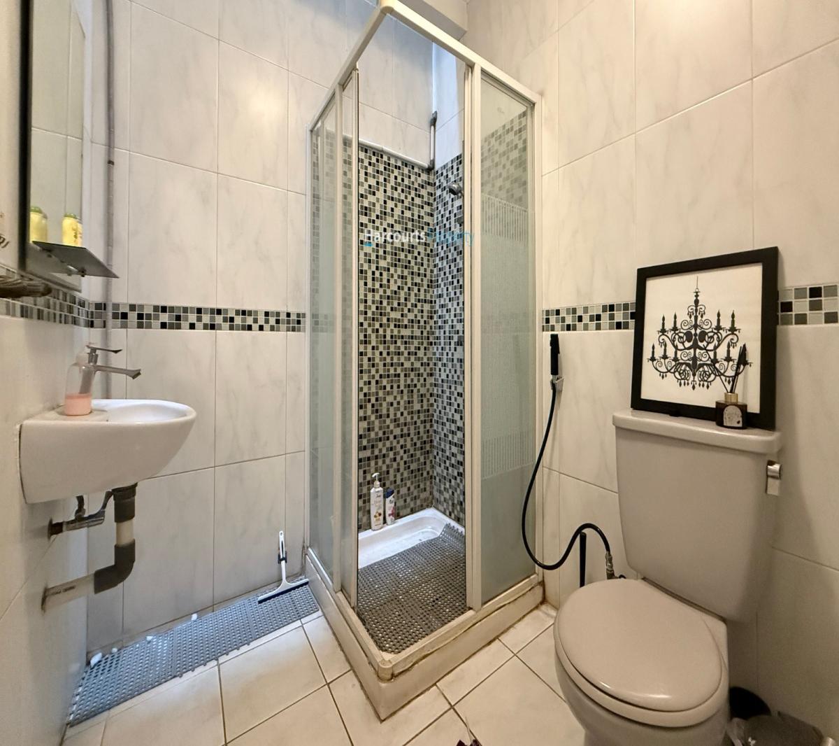 Dijual Rumah Hunian 2 Lantai Kawasan Elite di Kencana Indah, Jakarta Selatan - Foto 8