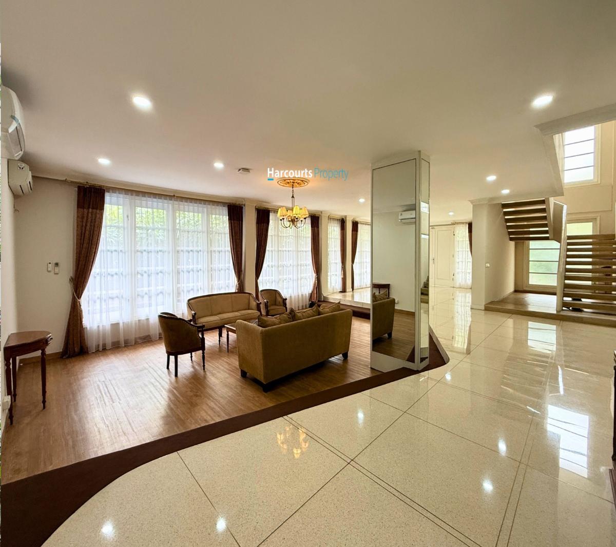 Disewakan Rumah Klasik Lokasi Strategis 5 menit dari Senayan City Area, Di Kebayoran Baru - Foto 6