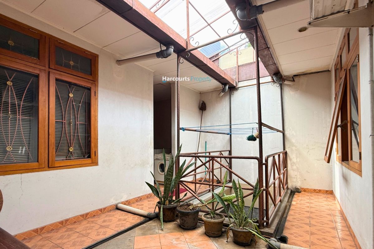 Dijual Rumah Bagus Lokasi Strategis Area Jl. Tulodong Bawah Kebayoran Baru