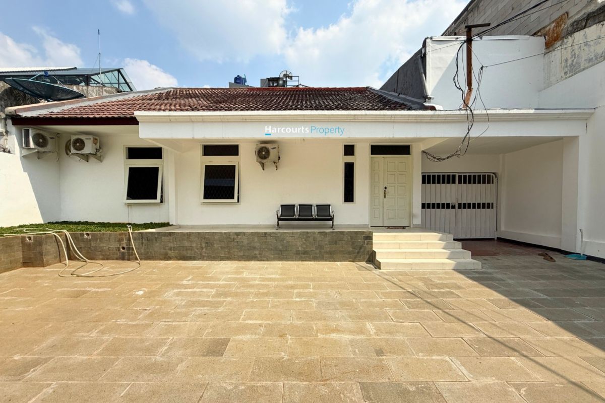 Disewakan Rumah Klasik Area Jl. Empu Sendok Senopati Kebayoran Baru