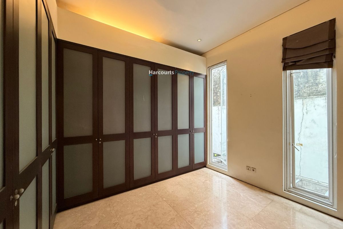 Dijual Rumah Lingkungan Tenang Area Jl. Tulodong Bawah Kebayoran Baru