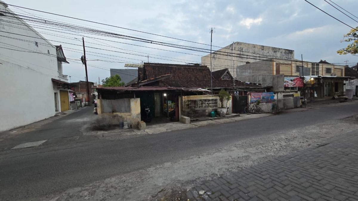 Dijual Rumah Hitung Tanah Strategis, Dekat Jalan Slamet Riyadi di Sondakan Laweyan Solo - Foto 2