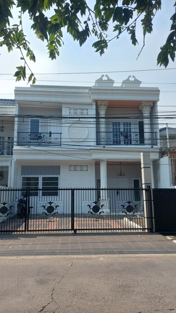 Dijual rumah di Komplek Megapolitan CInere Depok