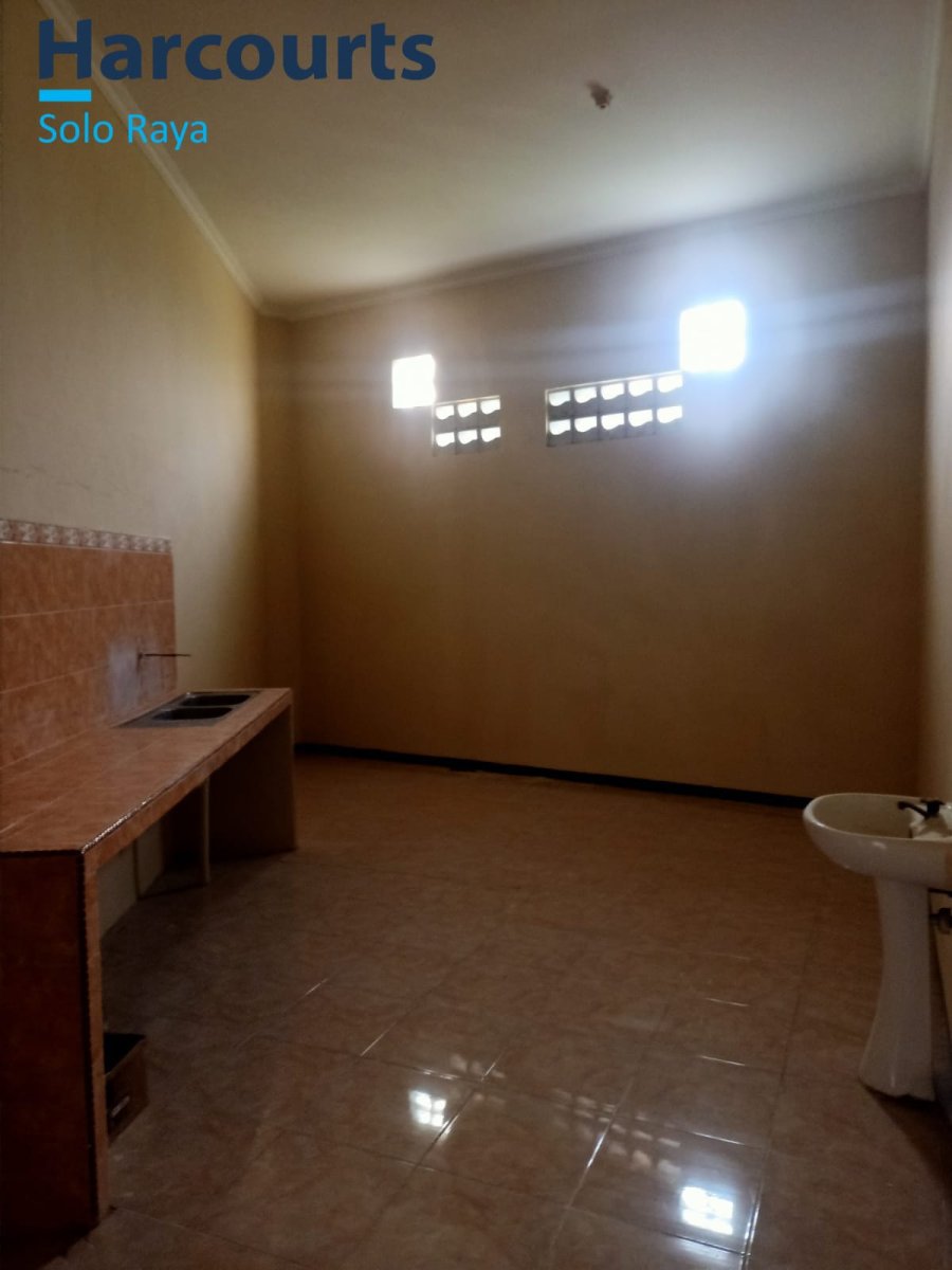 Dijual Rumah Bagus 2 Lantai Siap Huni di Perumahan Bergengsi Dekat Mall The Park, Solo Baru - Foto 6