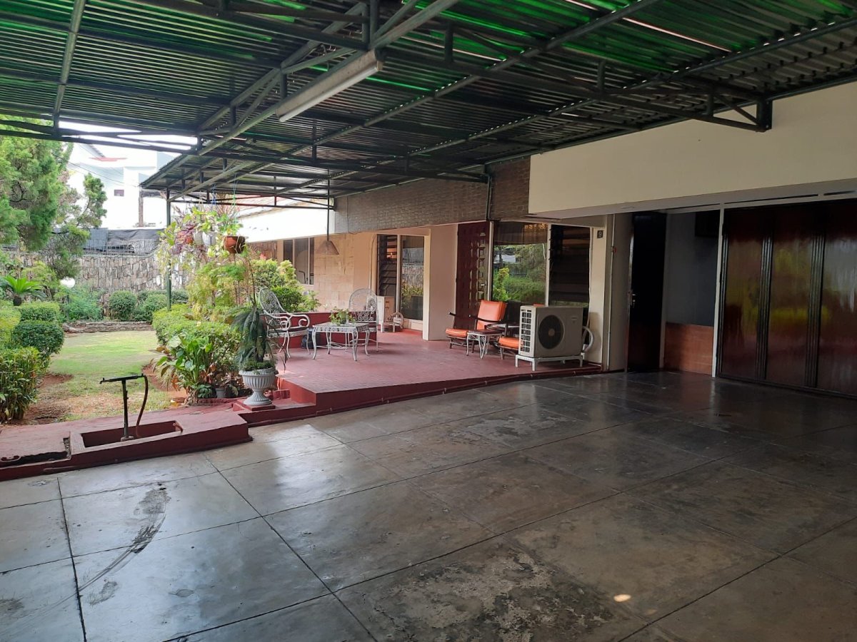 Jual Rumah Hitung Tanah di daerah Kebayoran Baru Jakarta Selatan AL