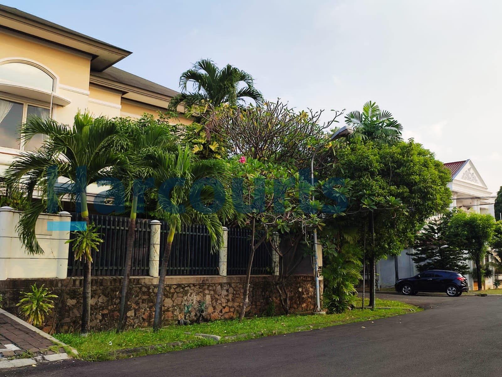 Jual Cepat Rumah luas di Puri Indah Jakarta Barat (RR) - Foto 3