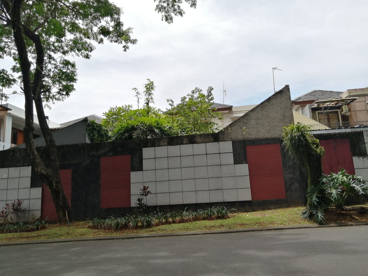 Jual Cepat! Rumah luas 250m2 di Delatinos BSD Tangerang Selatan (RR)