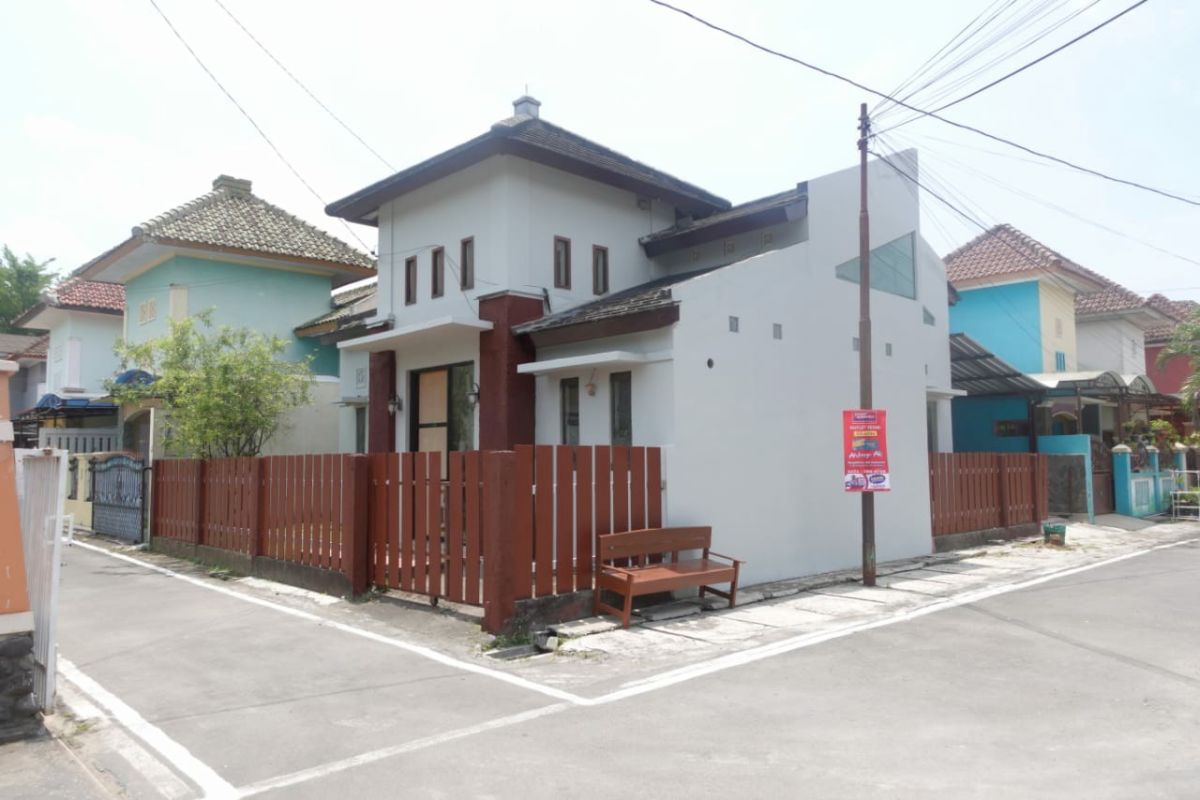 Rumah cluster konsep villa siap huni di Colomadu Solo dekat Hotel Alana