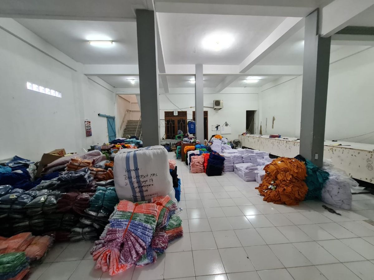 Rumah dan ruang usaha siap pakai di cemani dekat Solo kota dan Solo Baru - Foto 4