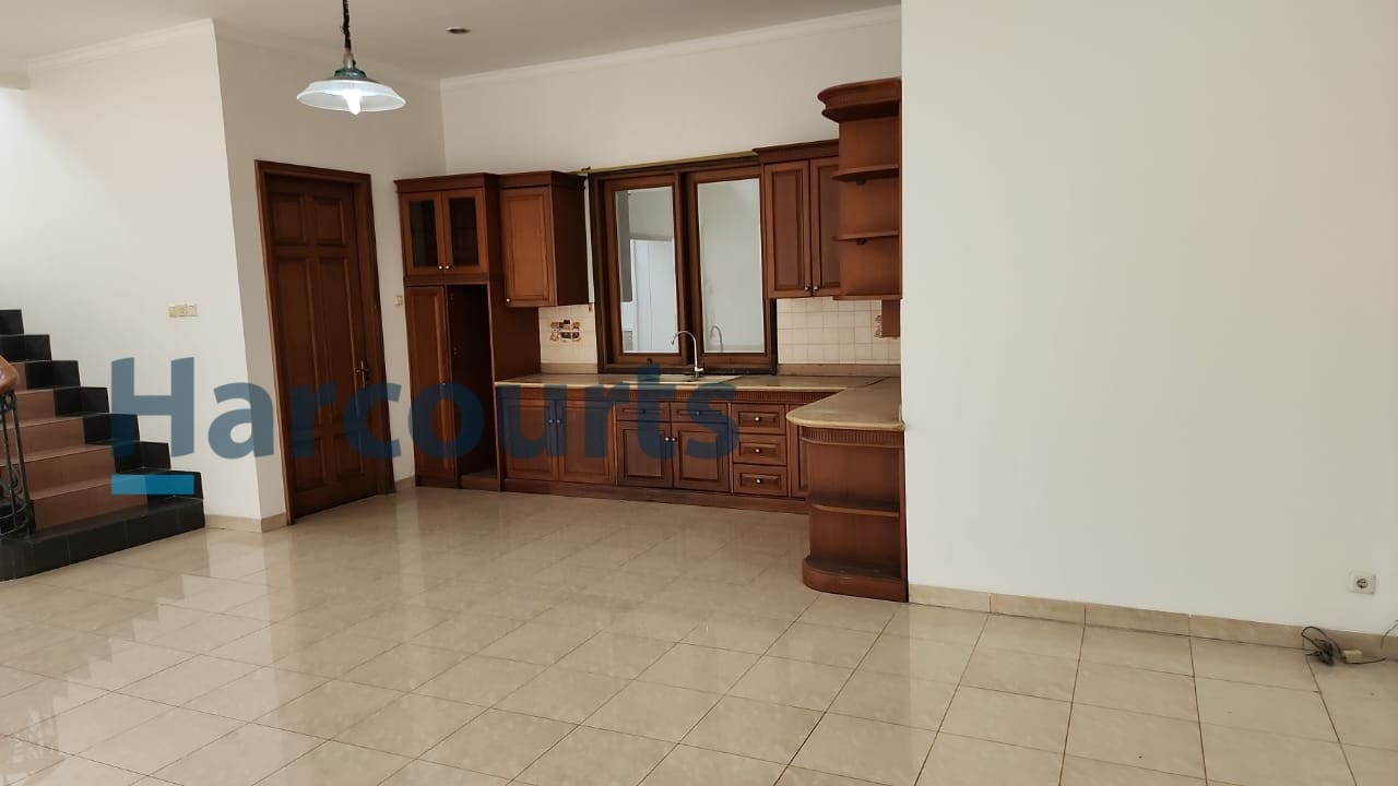 Sewa Rumah Bagus 2 lantai di Villa Gading Kelapa Gading Jakarta Utara (CR) - Foto 2