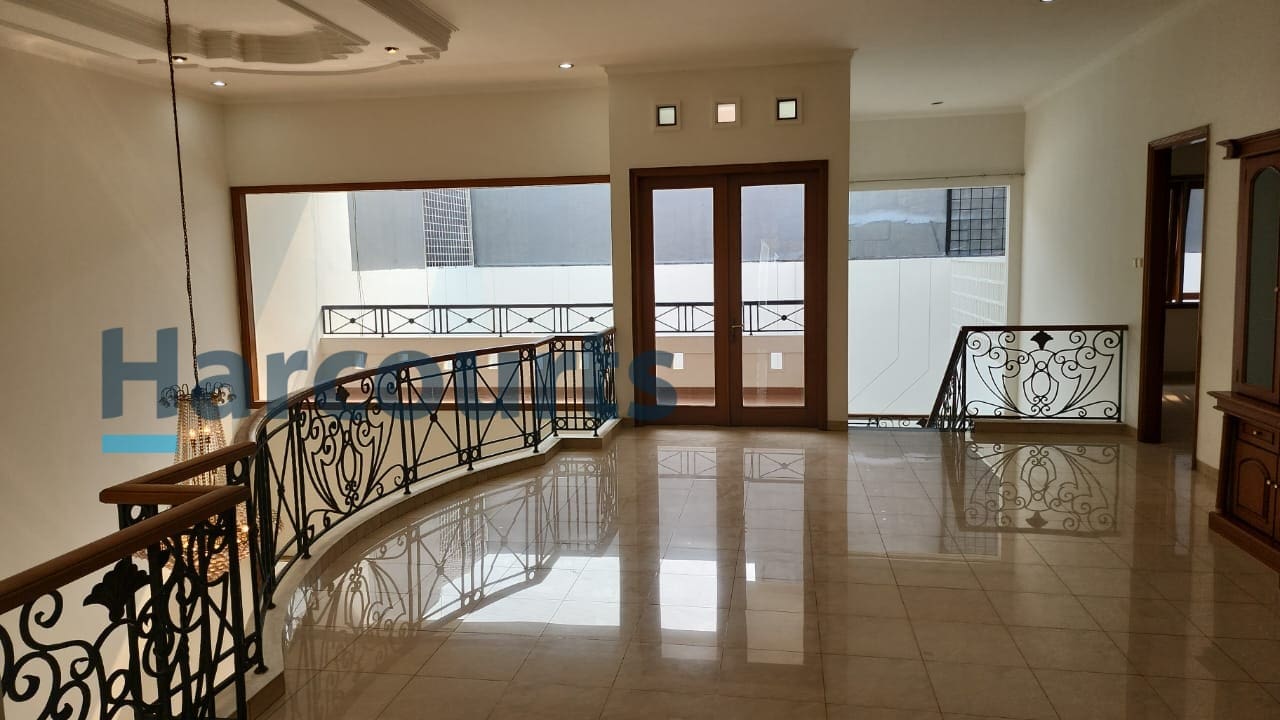 Sewa Rumah Bagus 2 lantai di Villa Gading Kelapa Gading Jakarta Utara (CR) - Foto 5