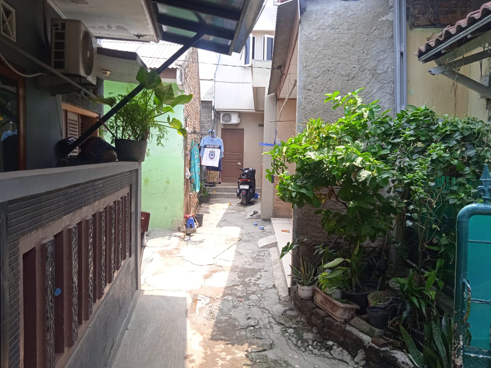 DIJUAL RUMAH DI BOGOR BARU, LOKASI STRATEGIS DI PEREMPATAN JALAN UTAMA, COCOK INVESTASI BUAT TEMPAT USAHA - Foto 3