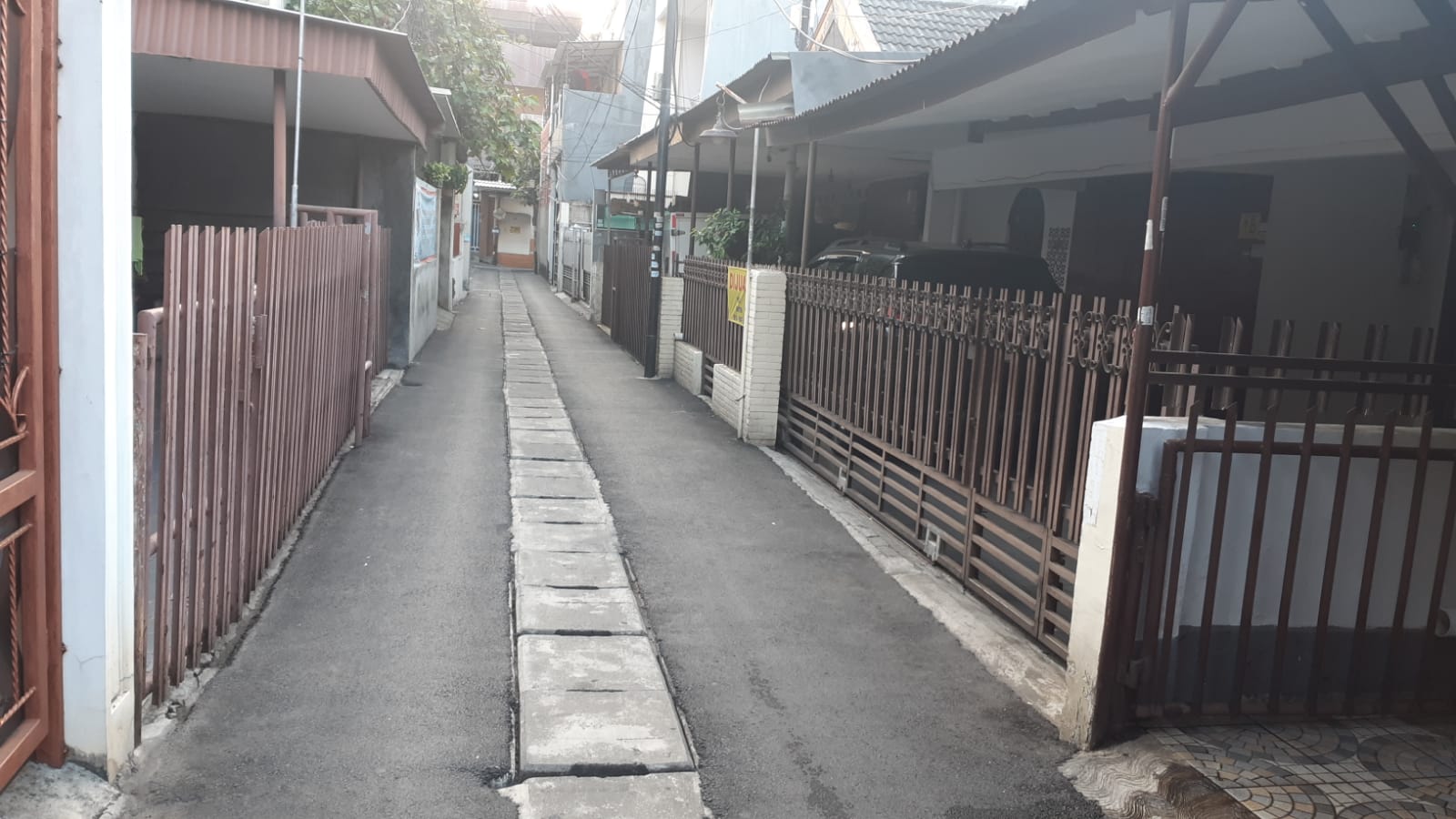 Jual Cepat Rumah Kost terdiri dari 10 kamar di Grogol Jakarta Barat (RR) - Foto 2