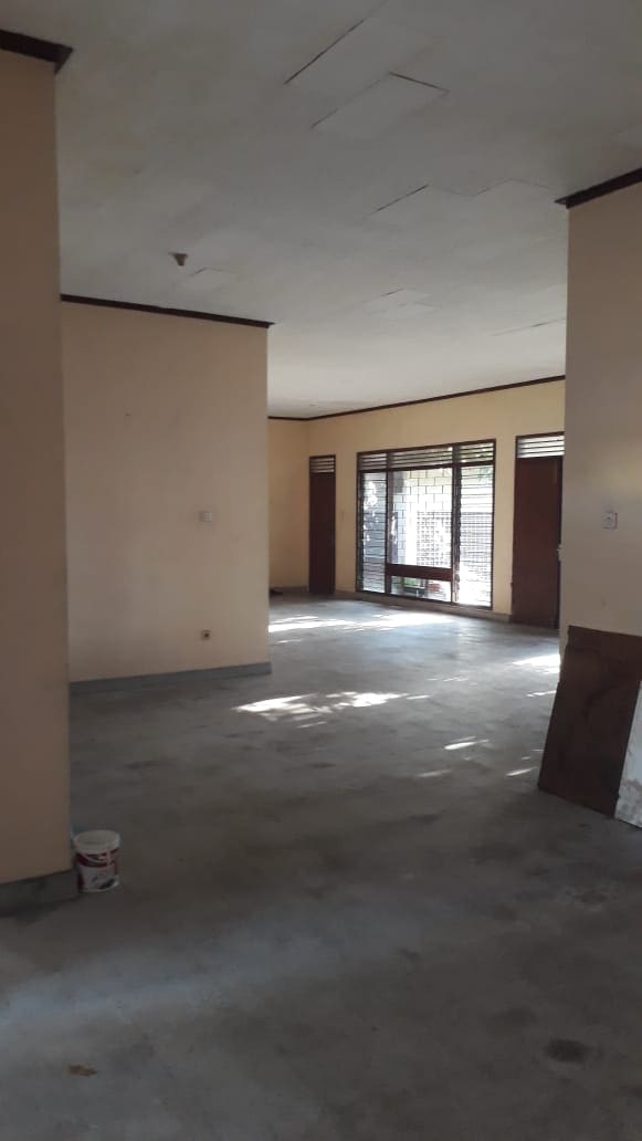 Disewakan Cepat Rumah Perlu Renovasi di Kelapa Dua Jakarta Barat (ID) - Foto 2