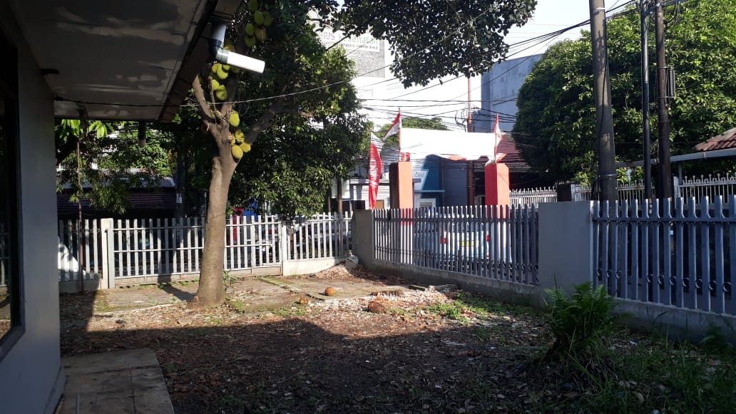 Disewakan Cepat Rumah Perlu Renovasi di Kelapa Dua Jakarta Barat (ID) - Foto 4