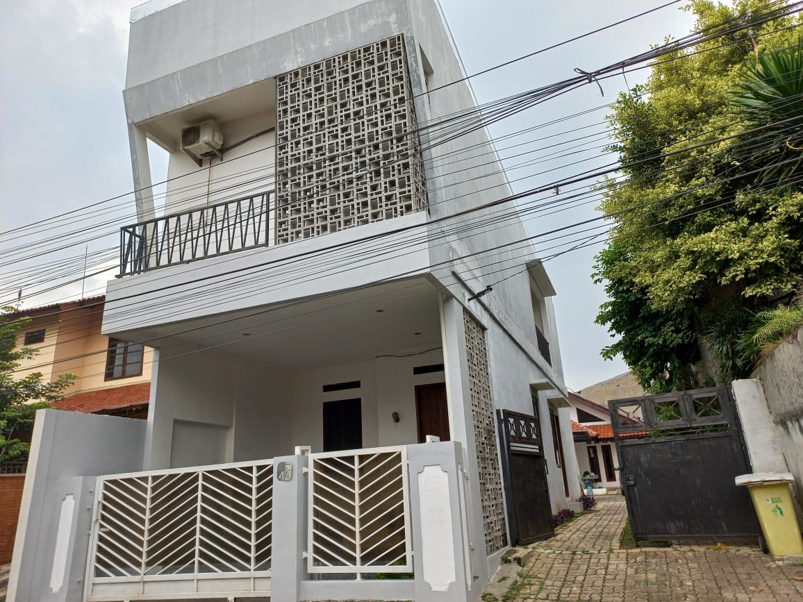 Dijual rumah pinggir jalan Rengas dekat bintaro sektor 2 Tangerang Selatan