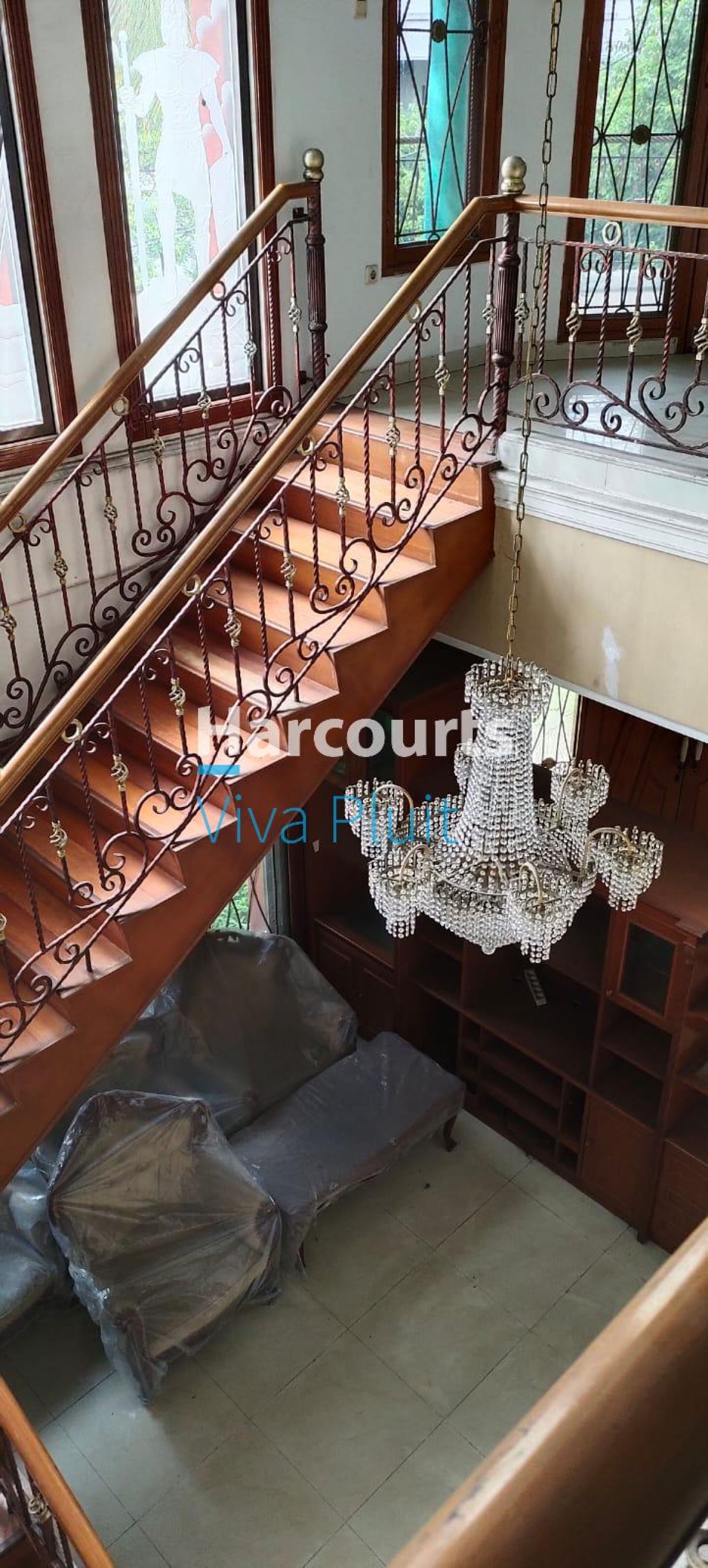Rumah Mewah di Kembangan, Jakarta Barat. Lokasi Strategis di sewa kan murah!!