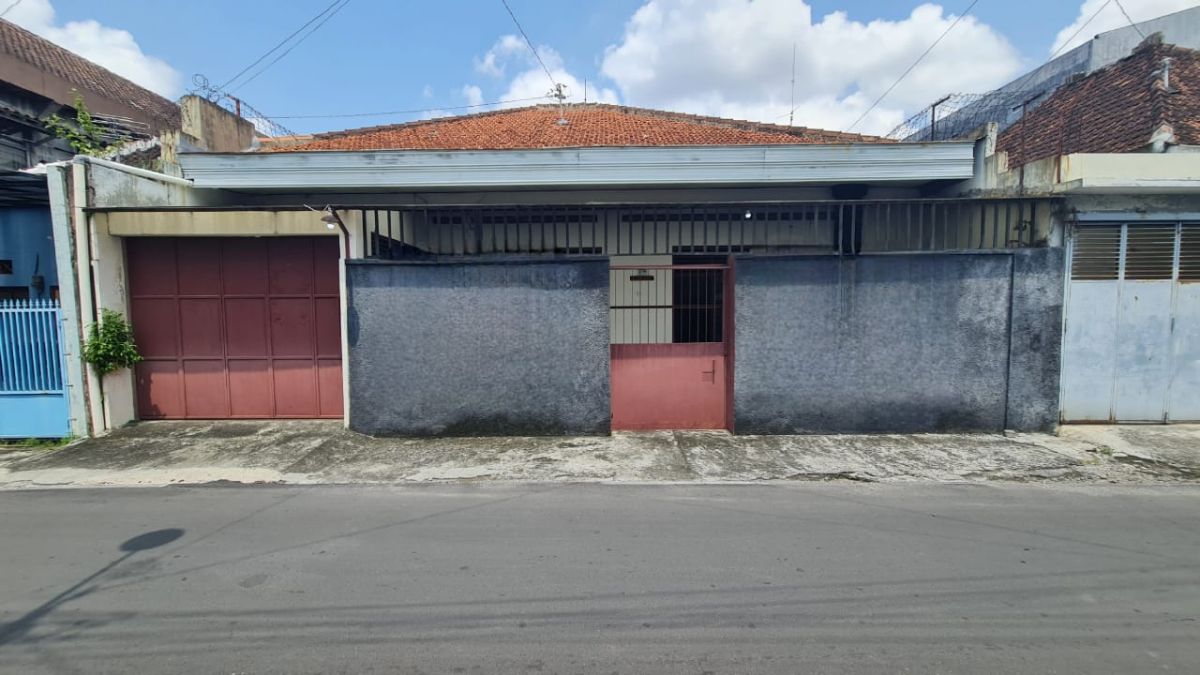 Rumah murah strategis siap huni pusat kota dekat jalan veteran Serengan solo