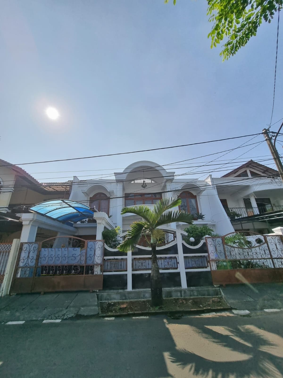 Dijual rumah daerah bintaro jaya sektor 3 tangerang selatan