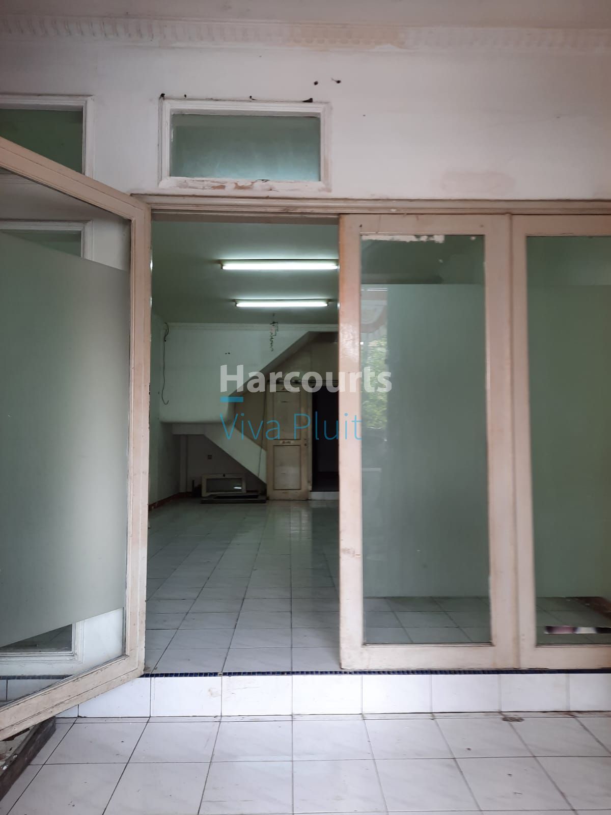 Disewa Ruko Jl. Daan Mogot Baru, Jakarta Barat. Siap Pakai Harga Murah