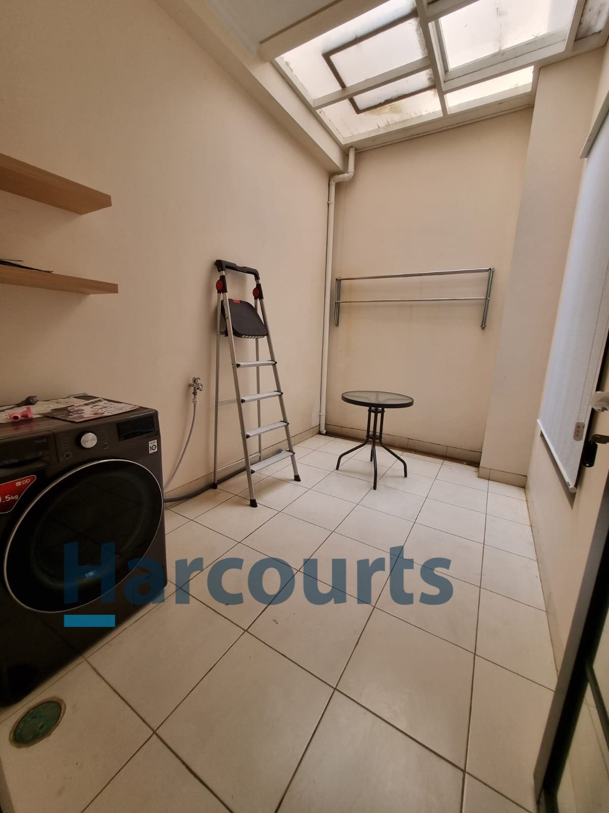 Dijual Rumah bagus 3 lantai di Suvarna Sutera Tangerang (NC) - Foto 2