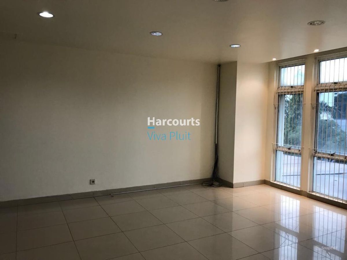 Dijual Town House Royal Garden CBD Pluit. Siap Huni Harga Murah
