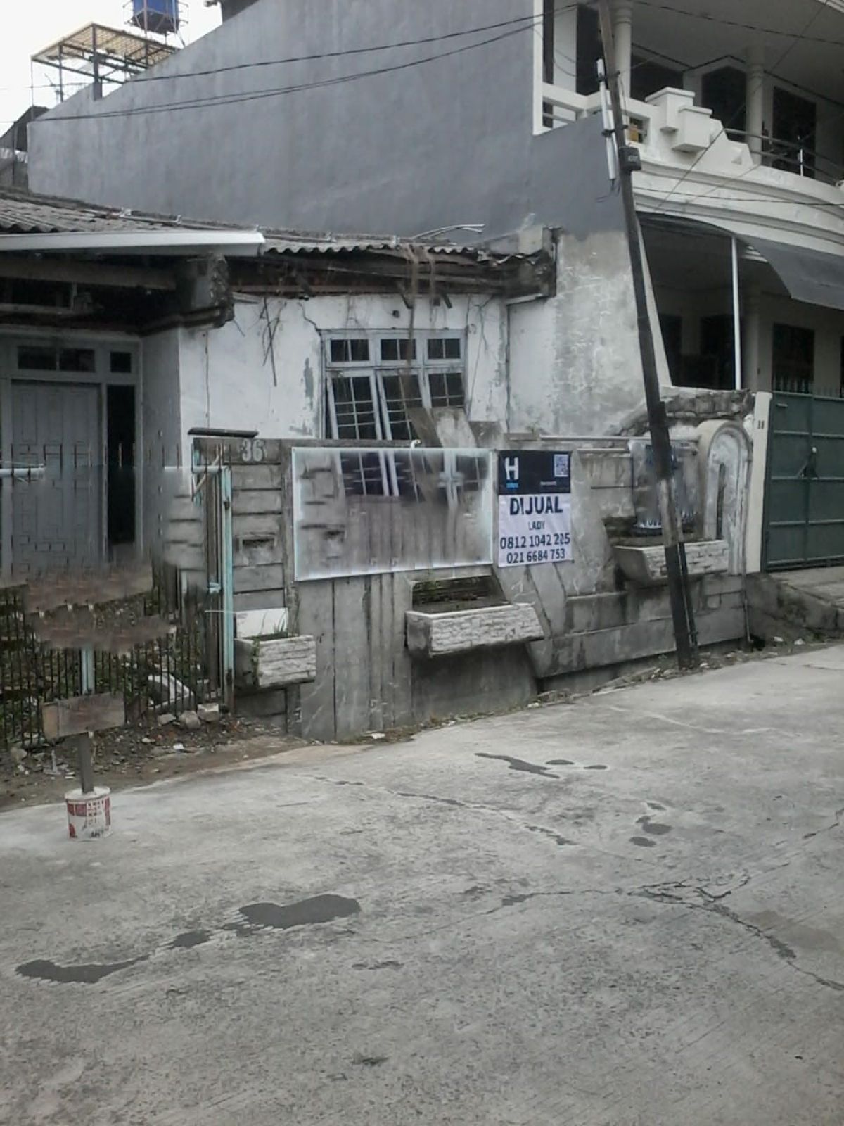Rumah Tua Jl. Pluit Permai, Jakarta Utara. Hitung Tanah Saja